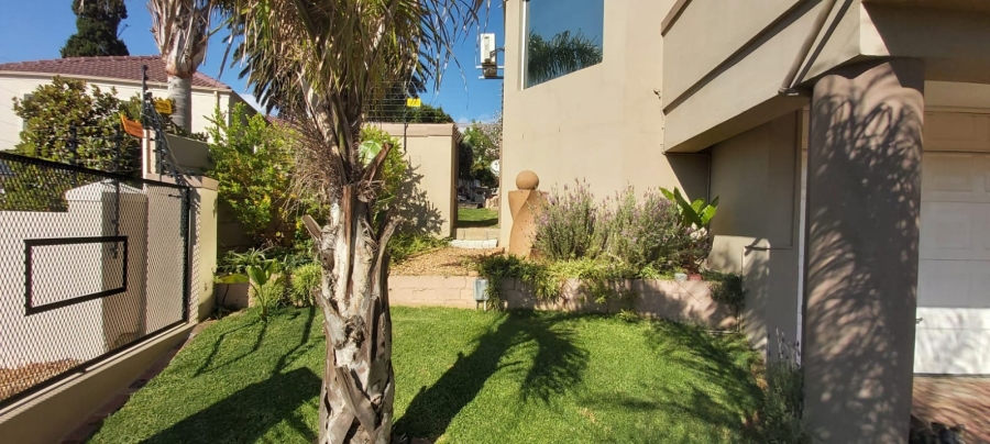 3 Bedroom Property for Sale in Olive Grove Western Cape